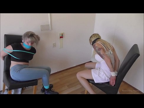 ❤️ Toksomaniulo / ligita kaj buŝoŝtopita / junulino en mizero Bonega porno ĉe ni ❌️❤